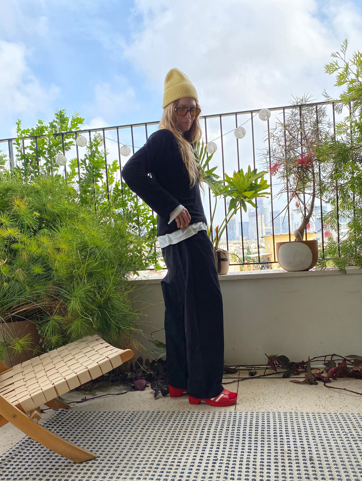 חולצת רגלן -  שחורה