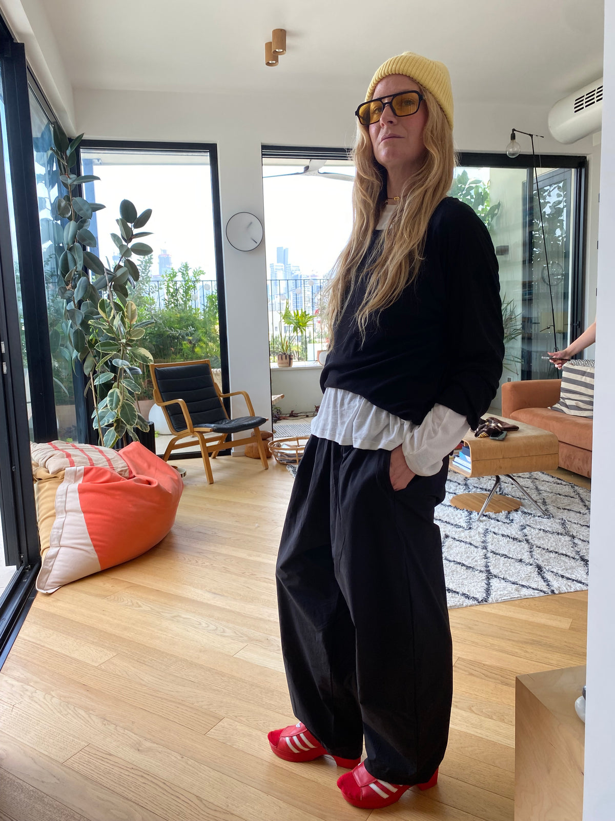 חולצת רגלן -  שחורה